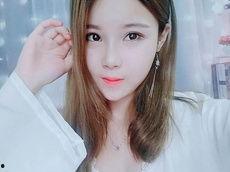 娱乐吃瓜小丫头是谁啊视频,她是如何成为网络红人的？